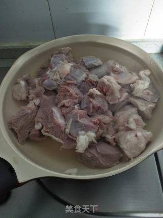 白萝卜炖羊肉的做法步骤：3