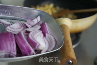 鲜香洋葱炒年糕的做法步骤：4