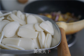 鲜香洋葱炒年糕的做法步骤：5
