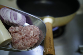 茭白肉末炒年糕的做法步骤：2