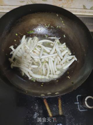 蘑菇鸡蛋汤的做法步骤：3
