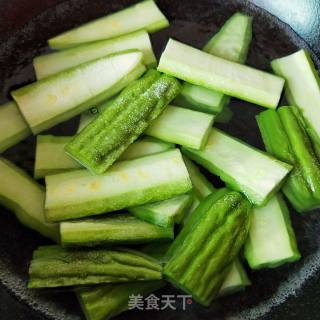 苦瓜粉肠煲的做法步骤：4