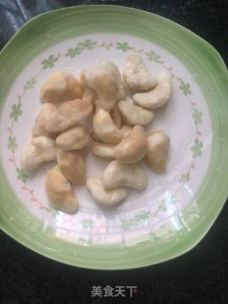 菱角山药排骨汤的做法步骤：2