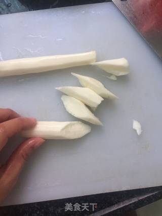 菱角山药排骨汤的做法步骤：3