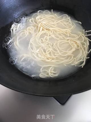 虾仁番茄炒面的做法步骤：6