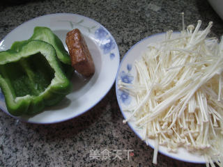 香干金针菇炒灯椒的做法步骤：1