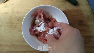 肉丝炒灌肠的做法步骤：2