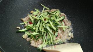 肉丝炒灌肠的做法步骤：8