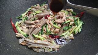 肉丝炒灌肠的做法步骤：12