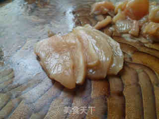 沙茶酱熘鸡片的做法步骤：1