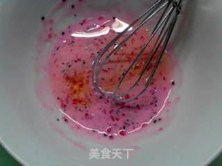 火龙果果酱酸奶戚风蛋糕的做法步骤：3