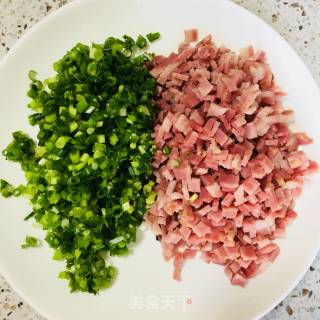 培根香葱蛋饼的做法步骤：2