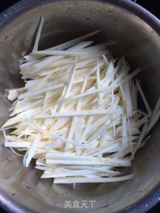 凉拌茭白丝的做法步骤：2