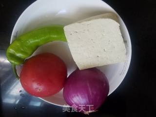 西红柿炒豆腐的做法步骤：1
