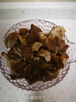 快手小炒菜～拆骨肉烧豆角的做法步骤：1