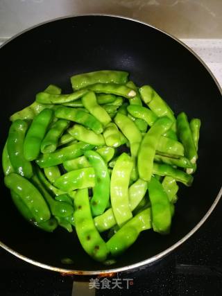 快手小炒菜～拆骨肉烧豆角的做法步骤：3