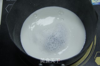 【网红食谱】黑糖珍珠酱爆蛋糕的做法步骤：1
