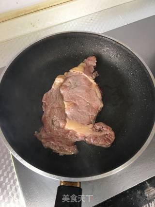黑椒牛排的做法步骤：4