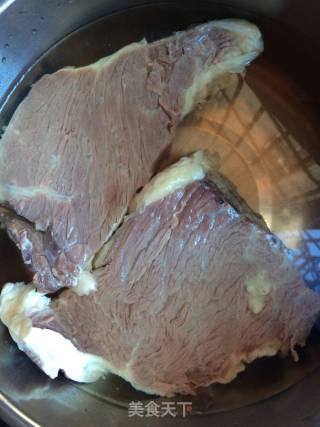 红烧牛肉的做法步骤：1