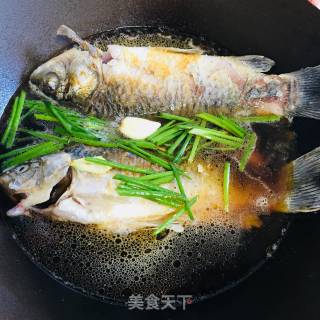 红烧鲫鱼的做法步骤：5