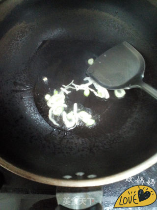 胡萝卜蝴蝶面的做法步骤：2