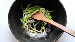 葱烧目鱼仔的做法步骤：4
