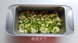 葱香面包卷的做法步骤：12