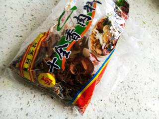 十香鸡爪的做法步骤：2