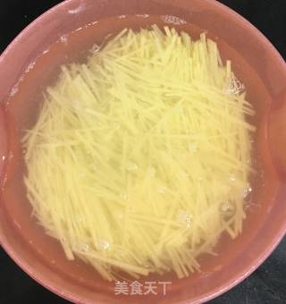 炝炒土豆丝的做法步骤：1