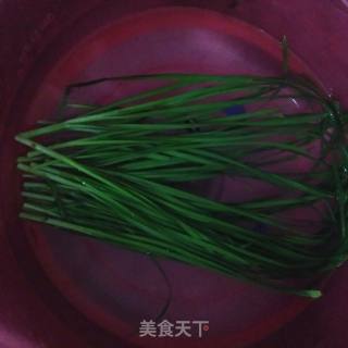 素炒韭菜的做法步骤：1