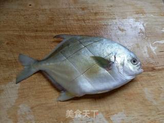 清蒸鲳鱼的做法步骤：2