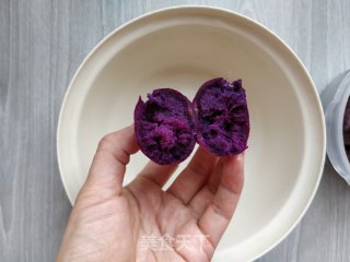 早餐紫薯鸡蛋卷的做法步骤：2
