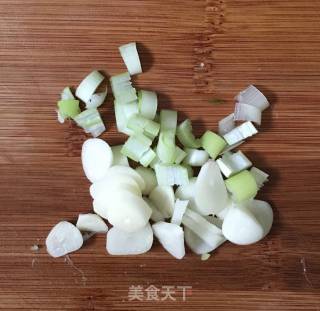 丝瓜炒鸡蛋的做法步骤：2