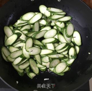丝瓜炒鸡蛋的做法步骤：5