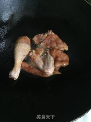 红烧鸡肉的做法步骤：2