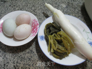 雪菜茭白炒鸭蛋的做法步骤：1
