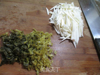 雪菜茭白炒鸭蛋的做法步骤：2