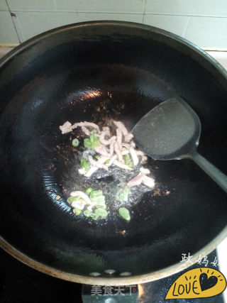 白菜炝锅面片的做法步骤：3