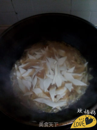 白菜炝锅面片的做法步骤：7