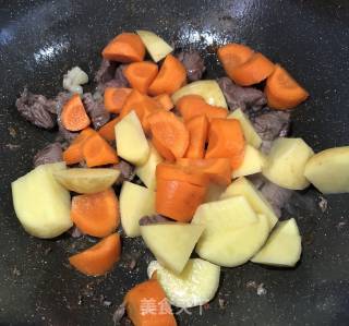 咖喱土豆牛肉的做法步骤：5