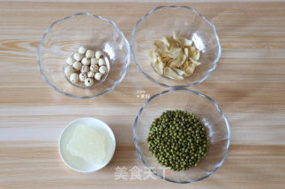 莲子百合绿豆沙的做法步骤：1