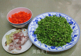 下饭豆角胡萝卜丁的做法步骤：1