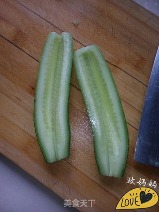 黄瓜炒虾仁的做法步骤：1