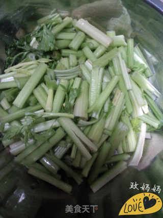芹菜炒肉的做法步骤：1