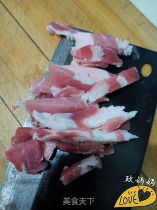 芹菜炒肉的做法步骤：2
