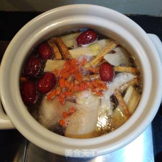 参芪田七鸡汤的做法步骤：3