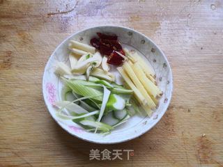 #快手小炒菜#辣炒嘎巴虾的做法步骤：2