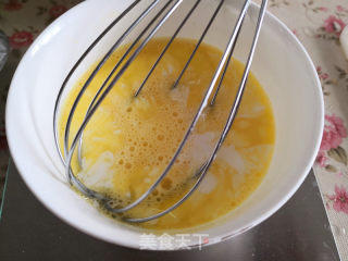 蕾丝鸡蛋饼的做法步骤：2