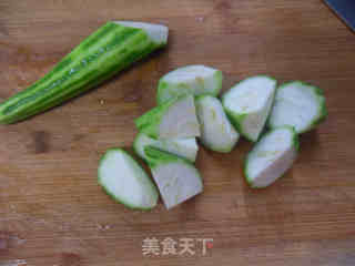 沙茶酱丝瓜肉丸串的做法步骤：4