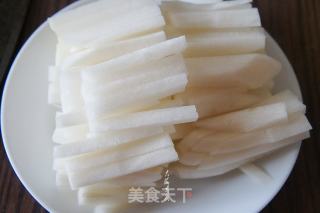 糖醋白萝卜条的做法步骤：2